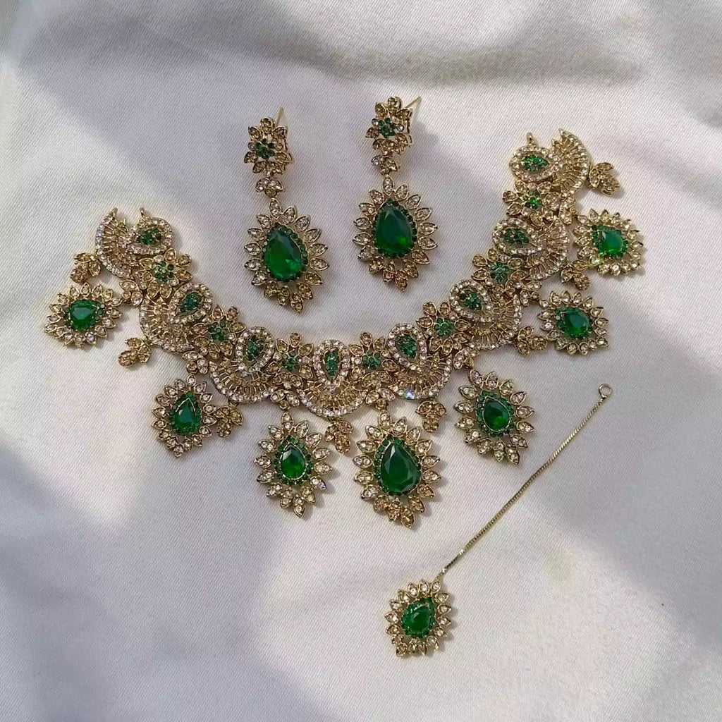 Zircon necklace set with teeka