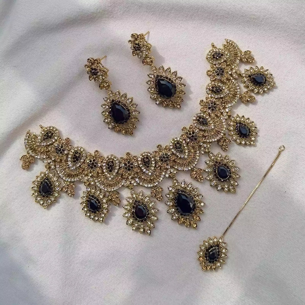 Zircon necklace set with teeka