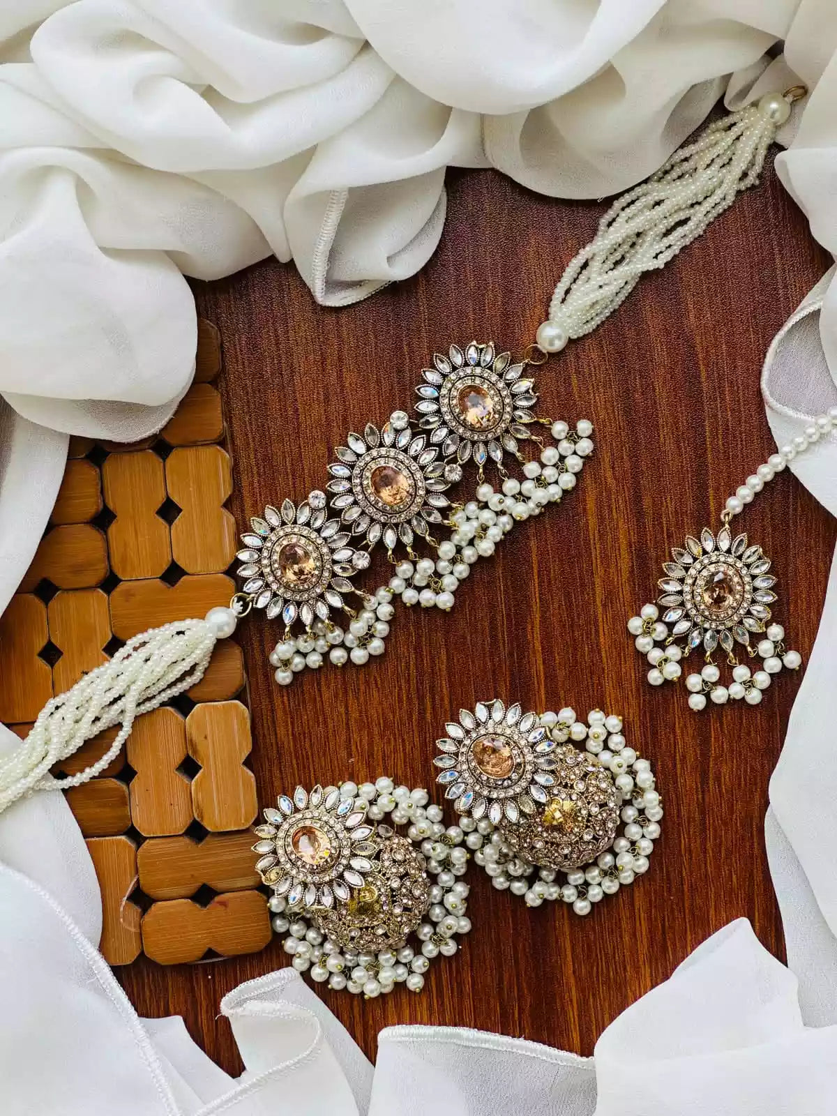 Kundan choker set with teeka