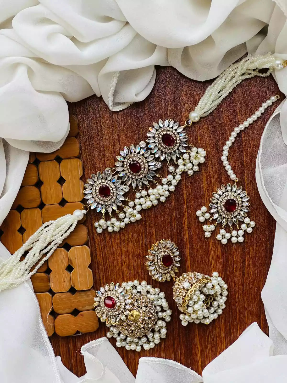 Kundan choker set with teeka