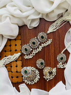 Kundan choker set with teeka