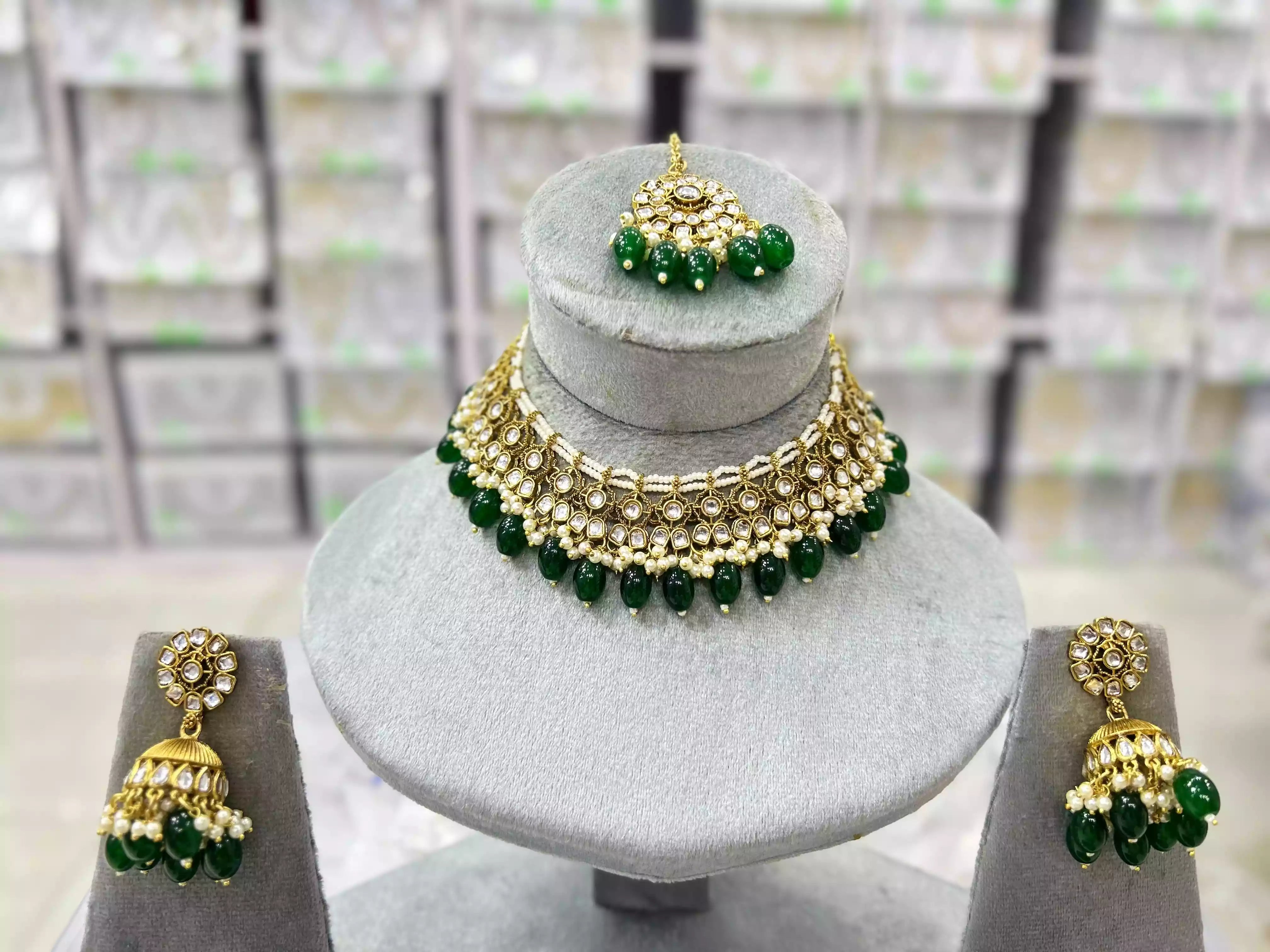 Kundan necklace set with teeka Main image