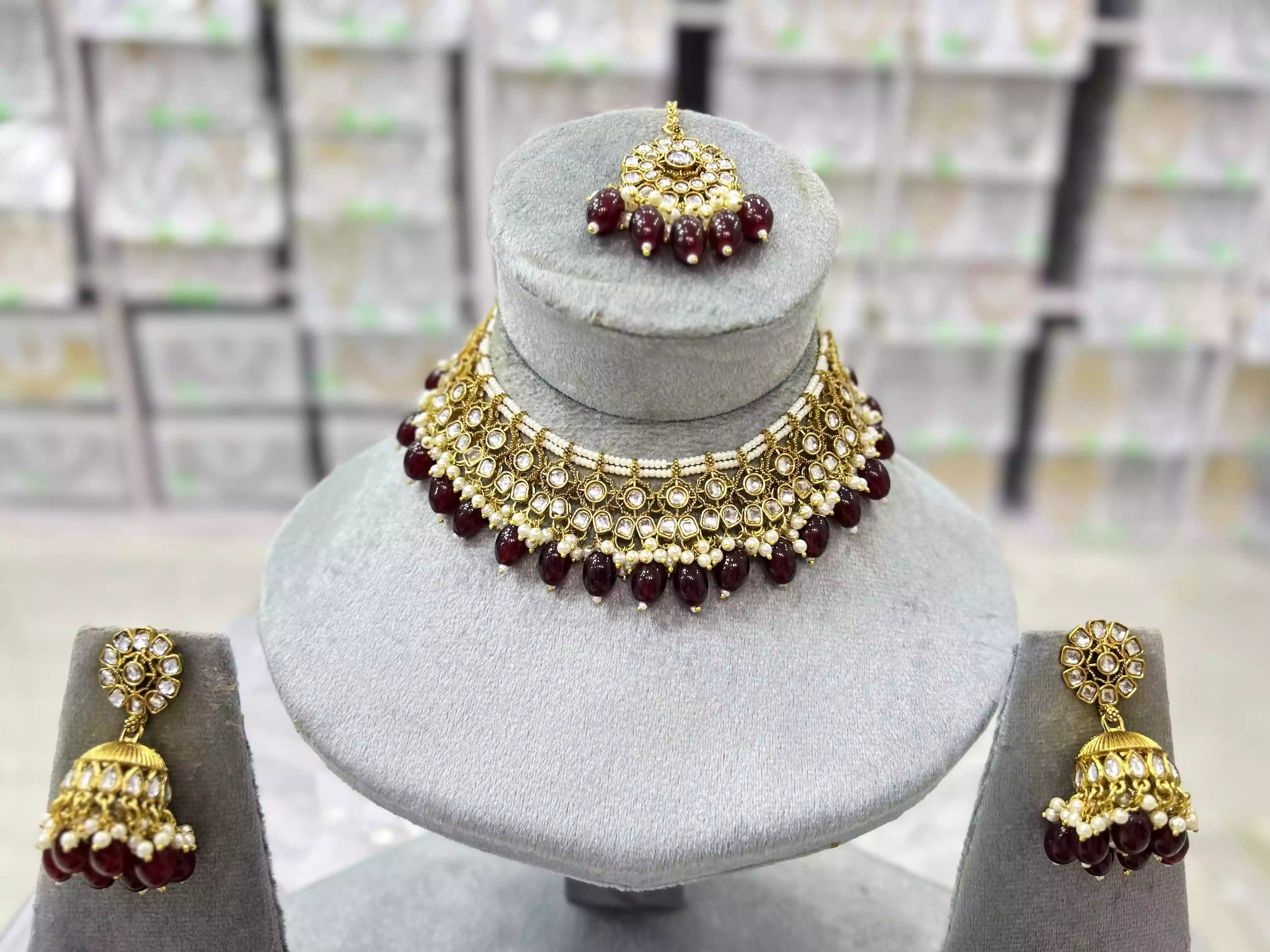 Kundan necklace set with teeka