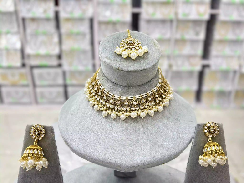Kundan necklace set with teeka