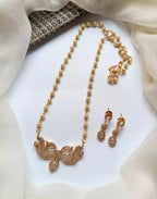 Zircon pendant set