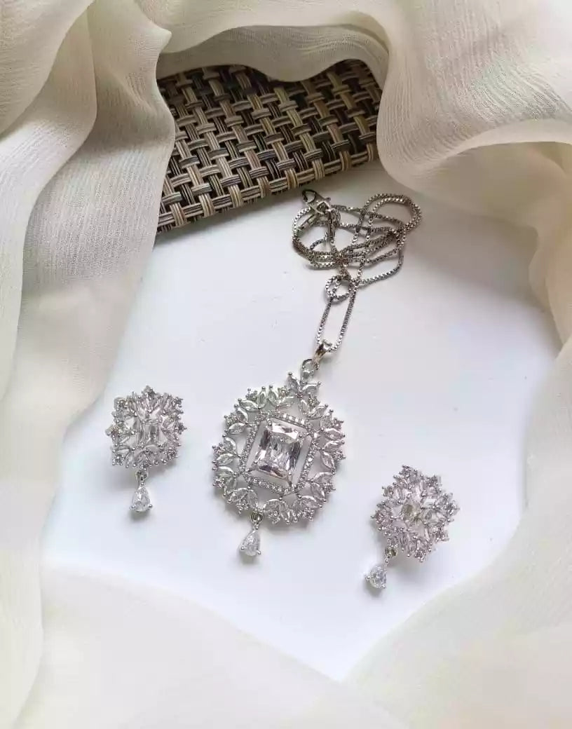 Indian zircon pendant set