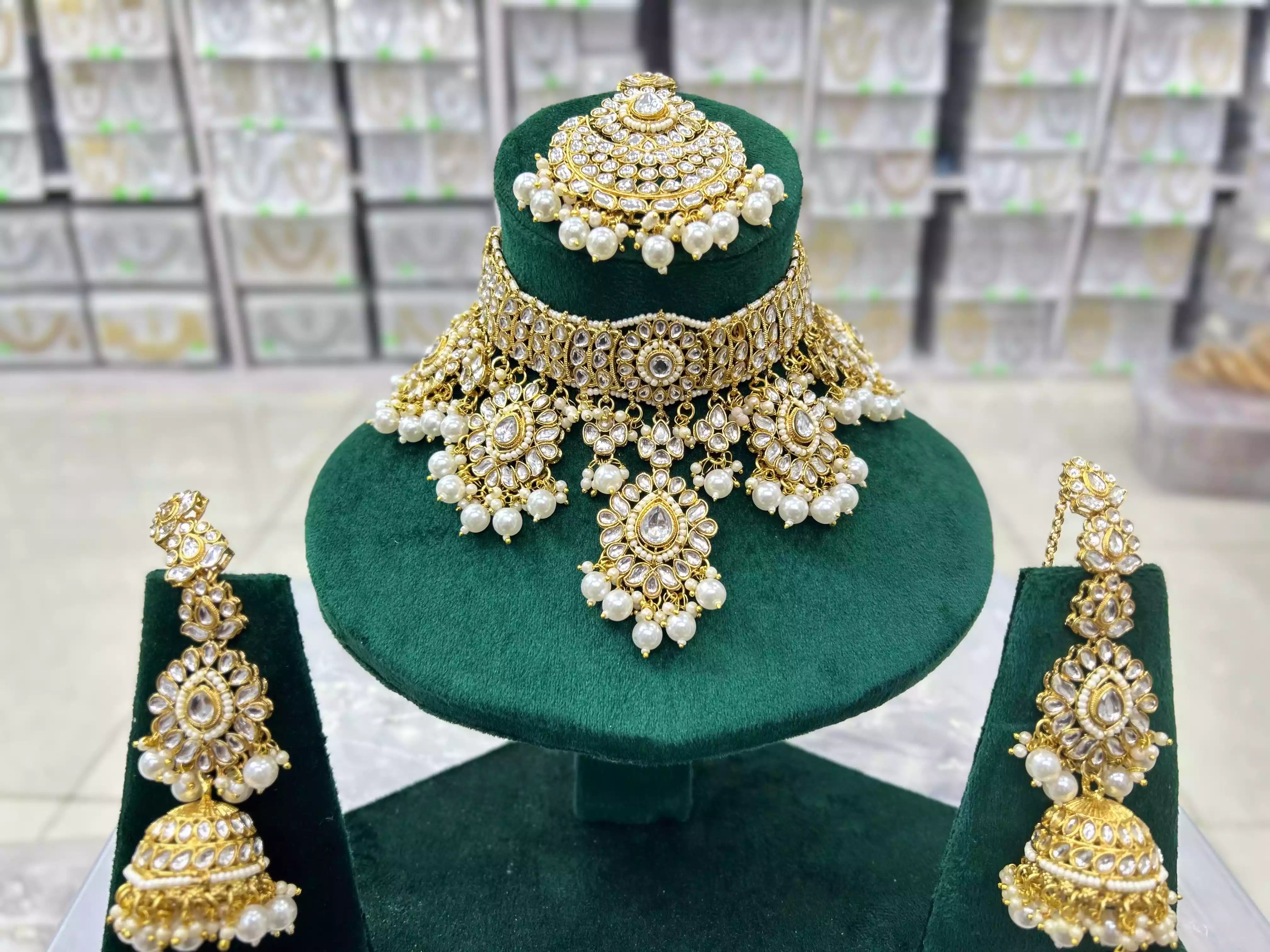 Indian kundan heavy bridal set Secondary image