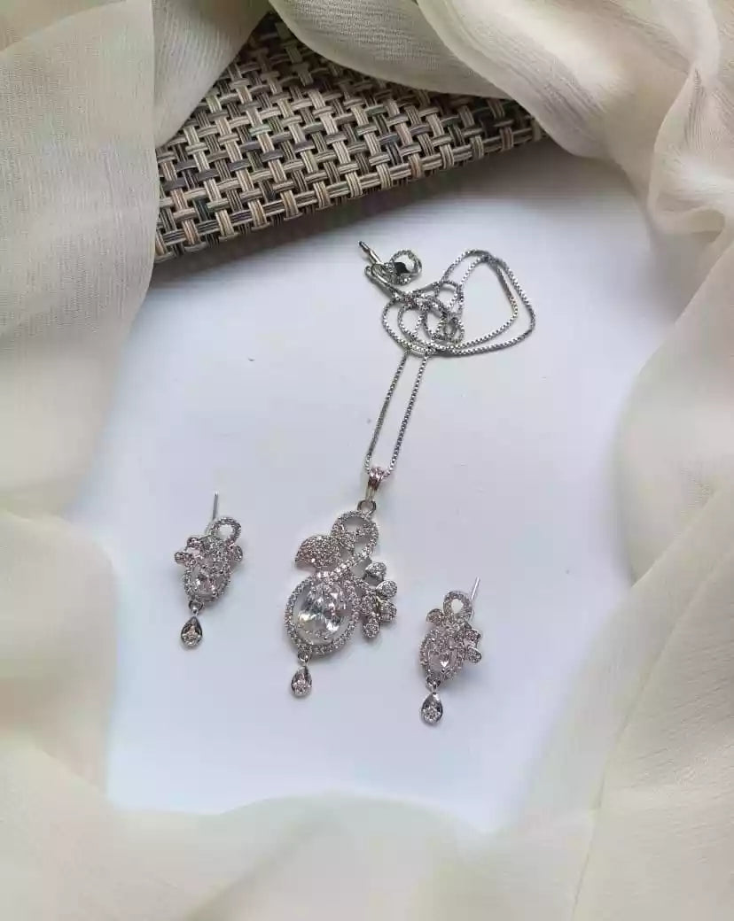 American diamond pendant set