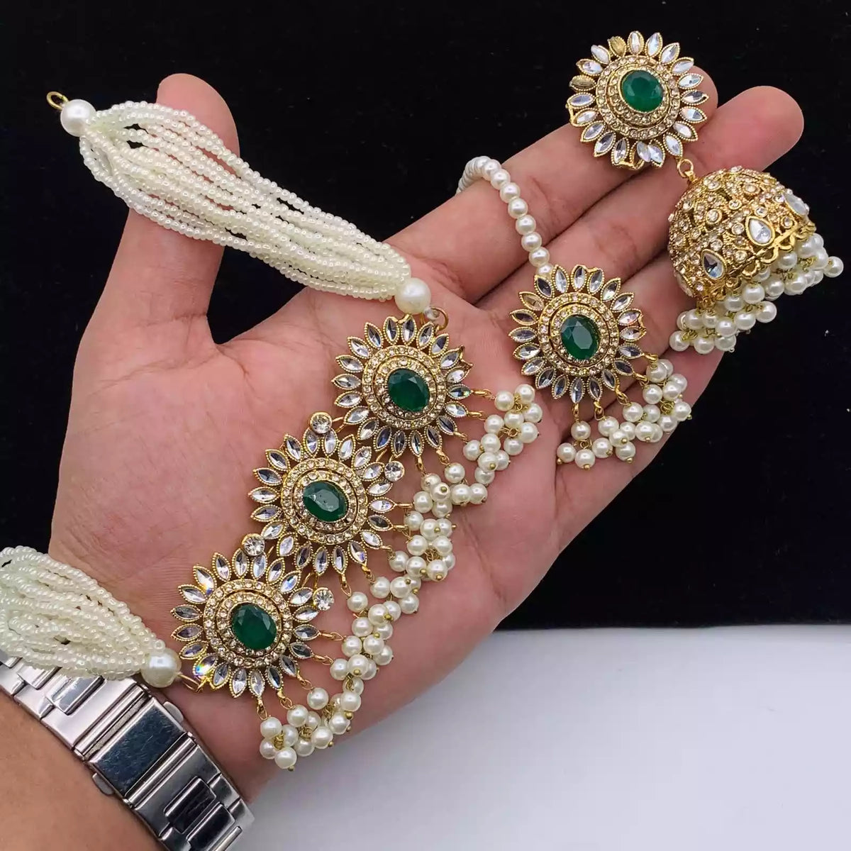 Kundan choker set with teeka