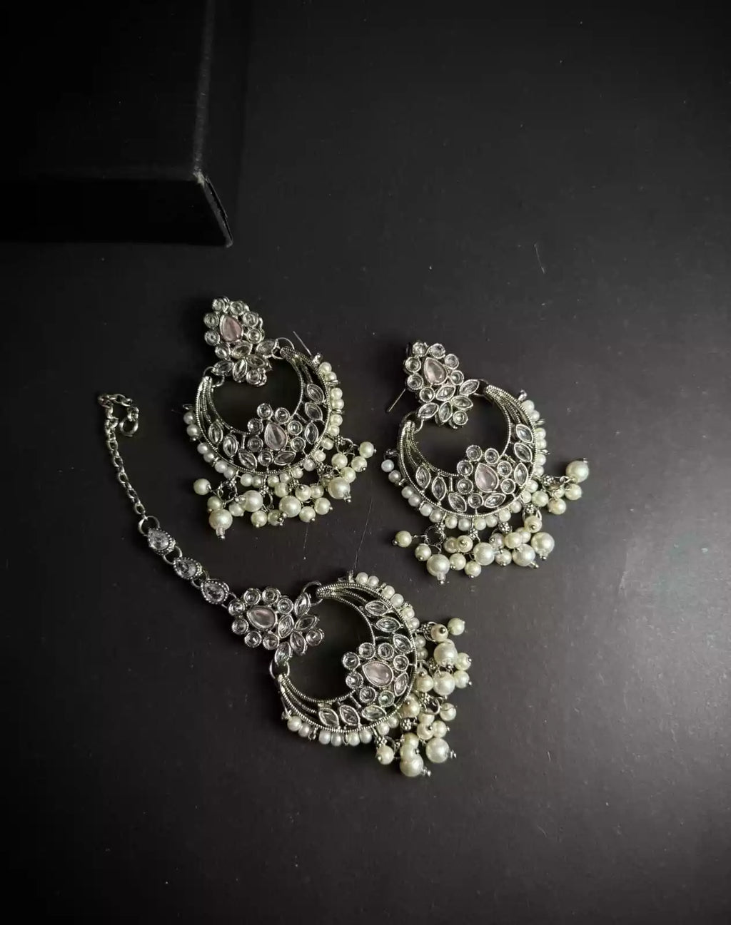 Chand baali earrings teeka
