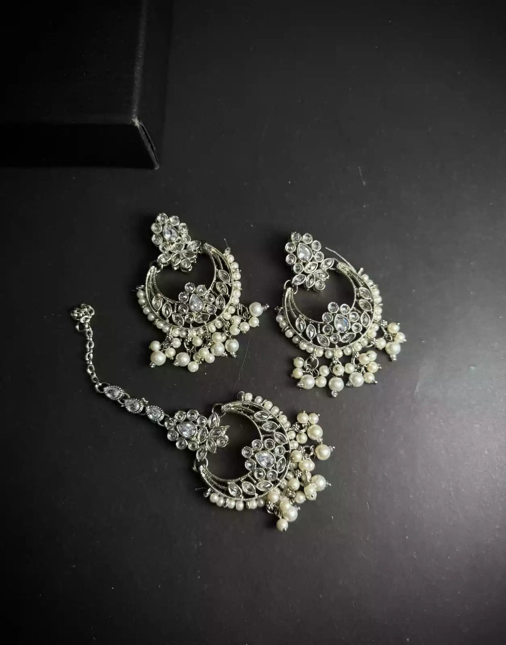 Chand baali earrings teeka