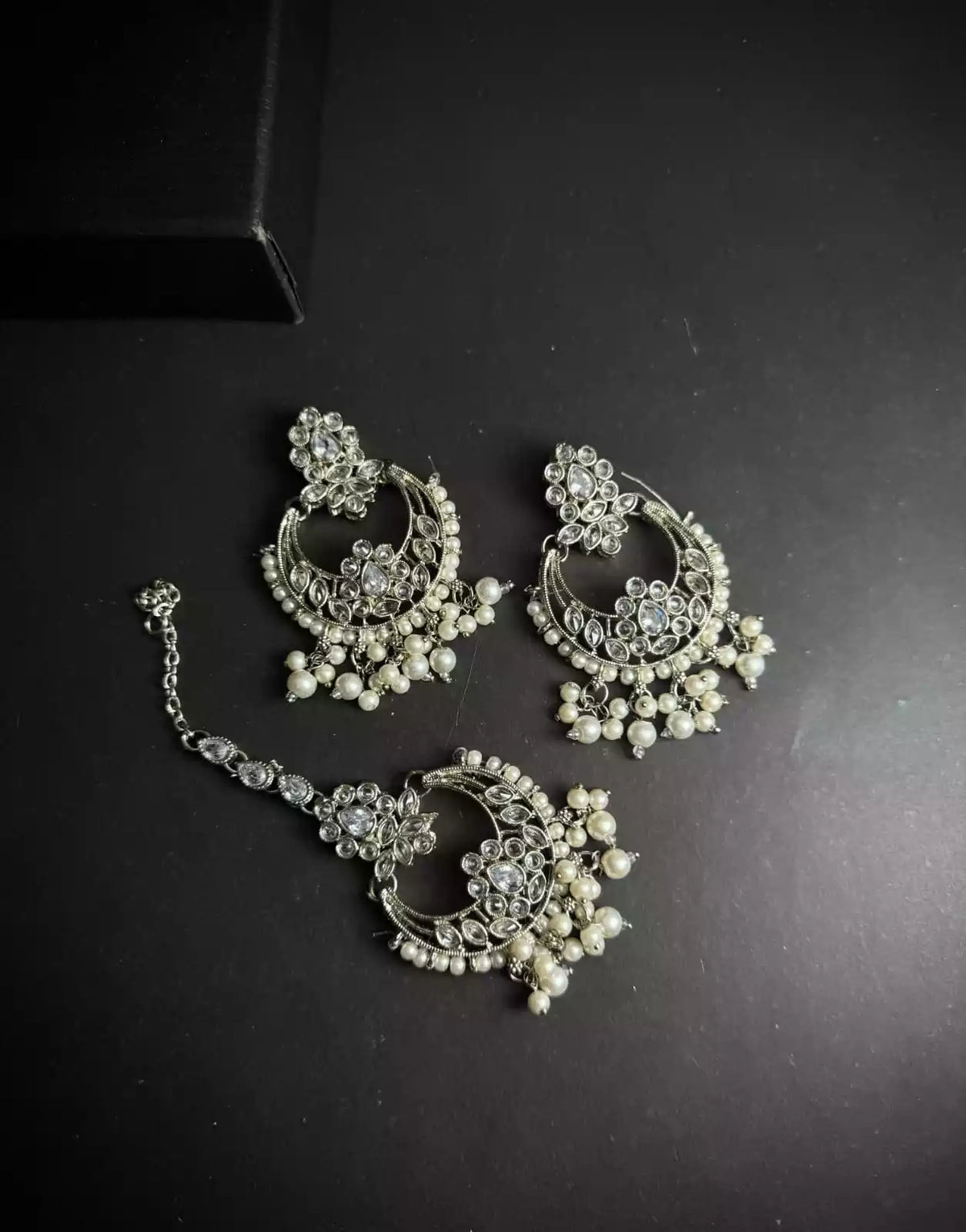 Chand baali earrings teeka