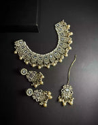 Zircon necklace set with teeka