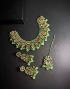 Zircon necklace set with teeka