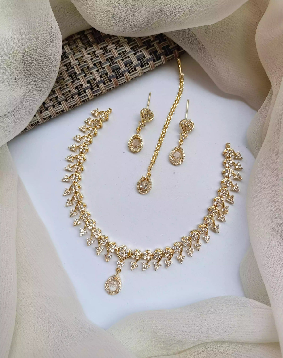 Delicate zircon necklace set Main image