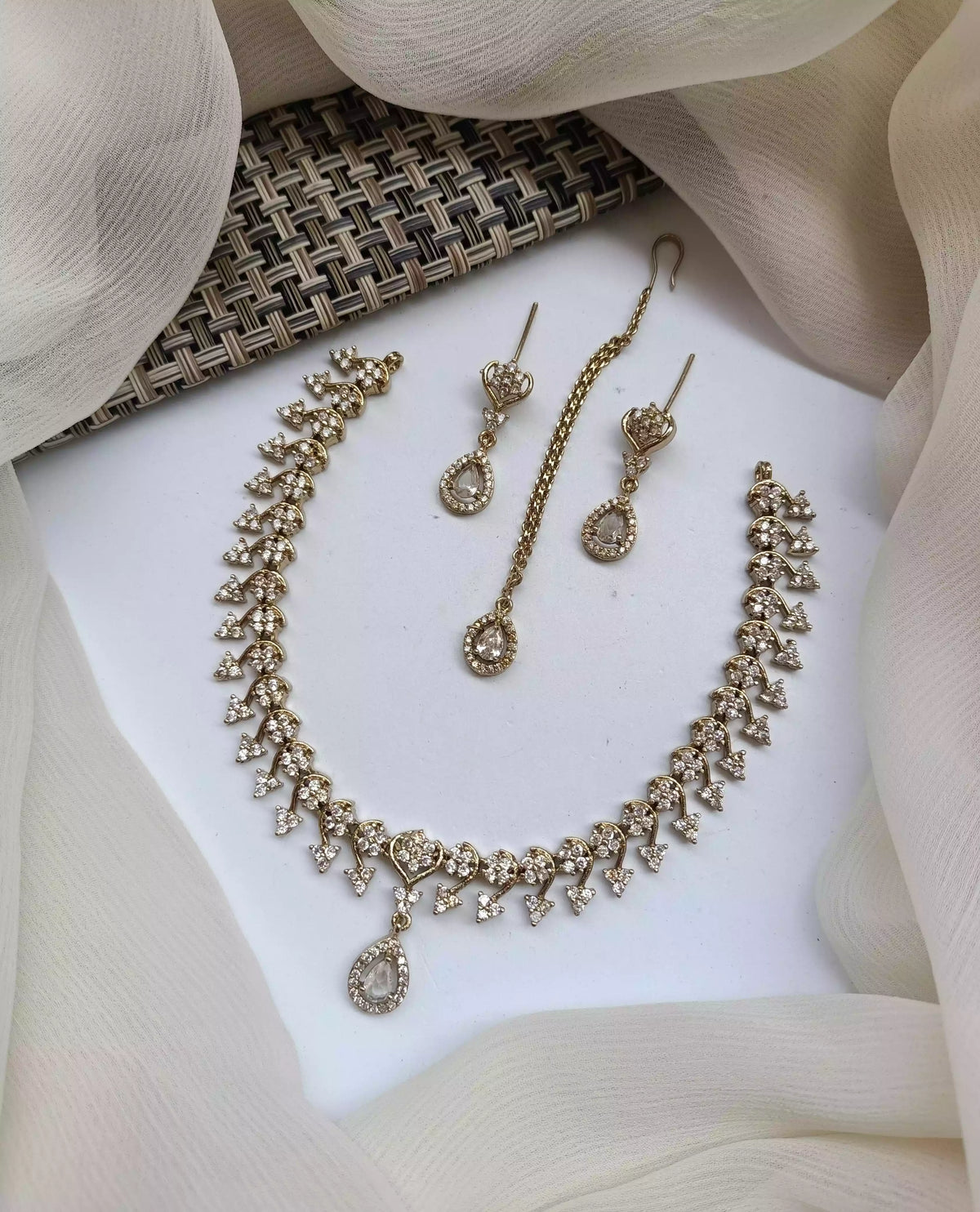 Delicate zircon necklace set