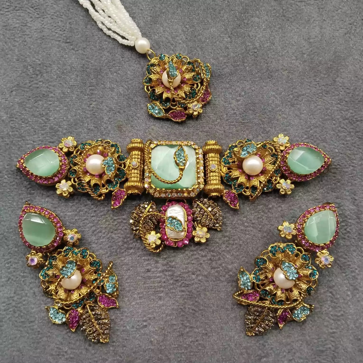 Handmade turkish choker set Secondary image