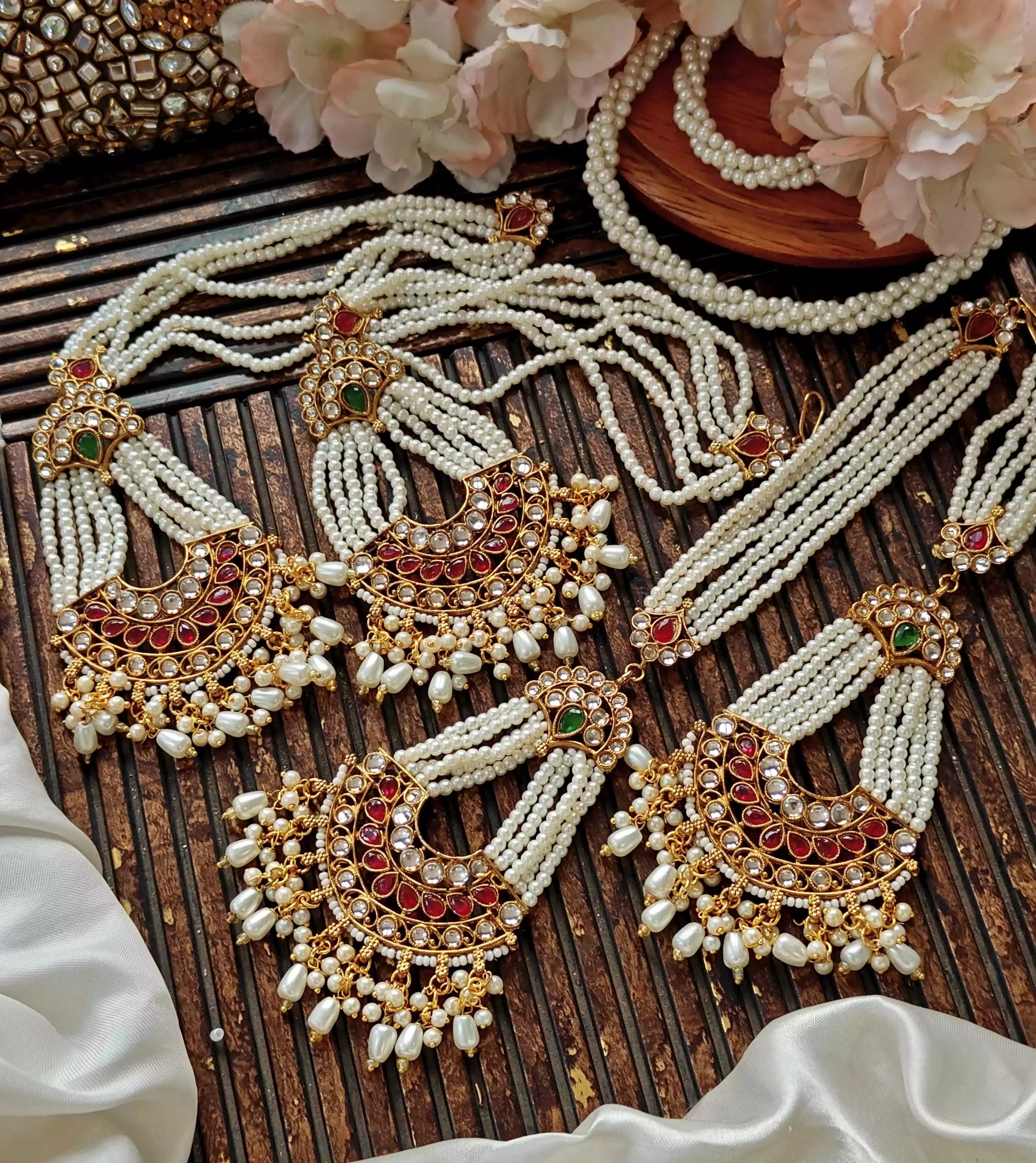 Trending kundan sahara earrings Secondary image