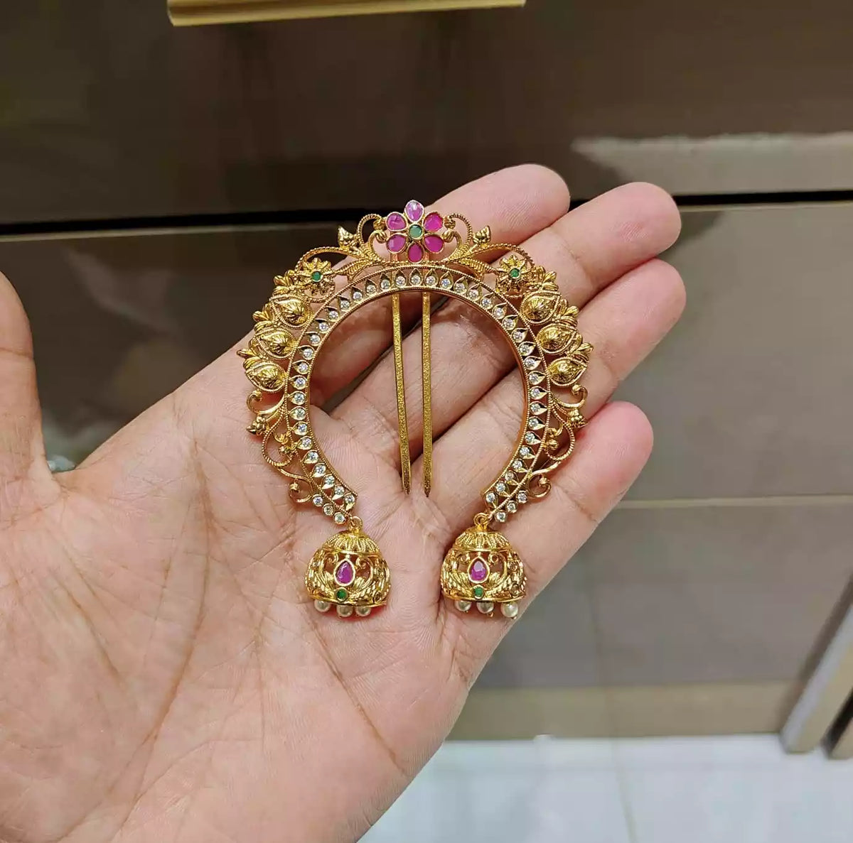 South indian hair jura pin