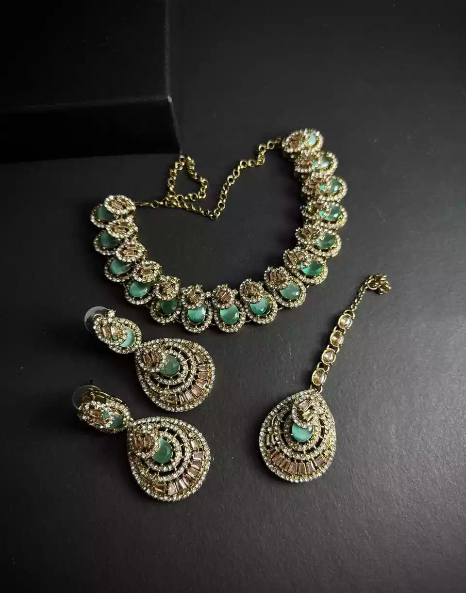 Zircon necklace set with teeka