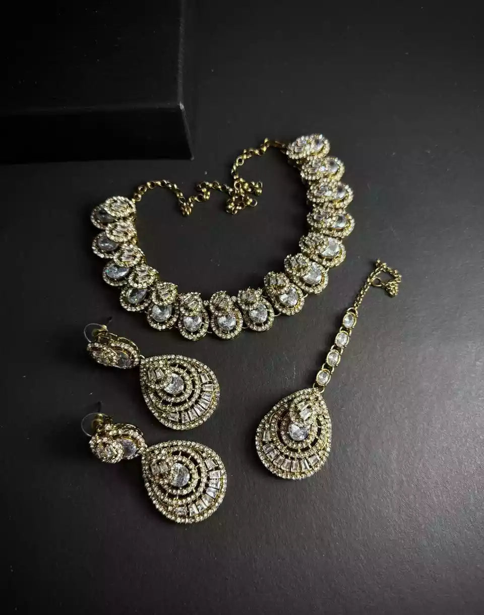 Zircon necklace set with teeka