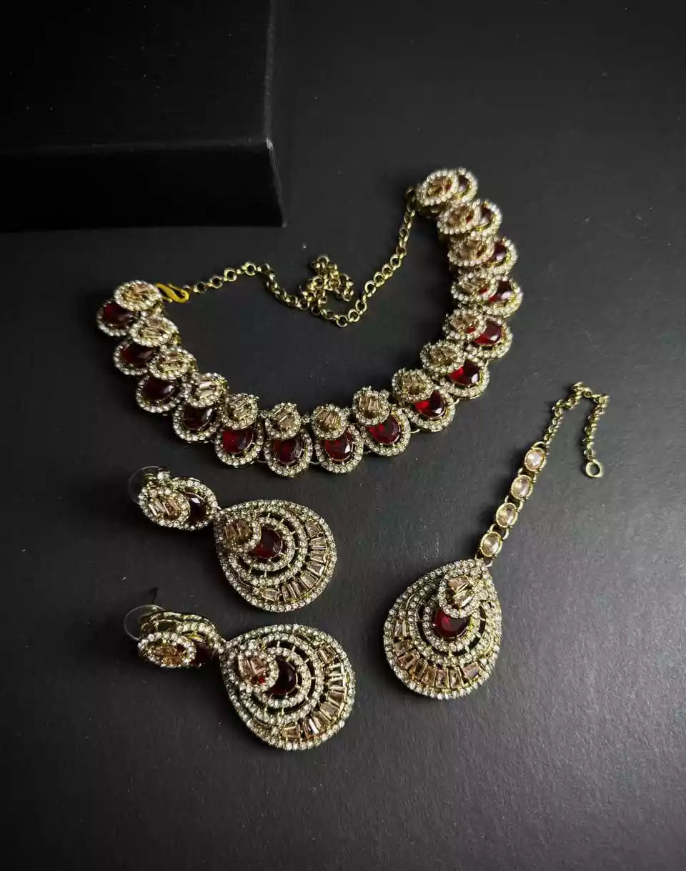 Zircon necklace set with teeka Main image