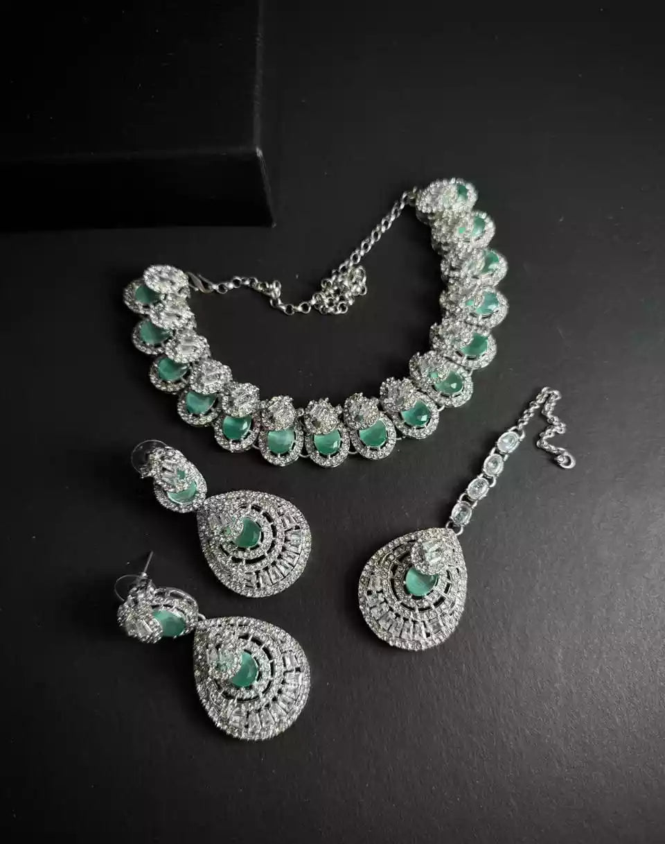 Zircon necklace set with teeka