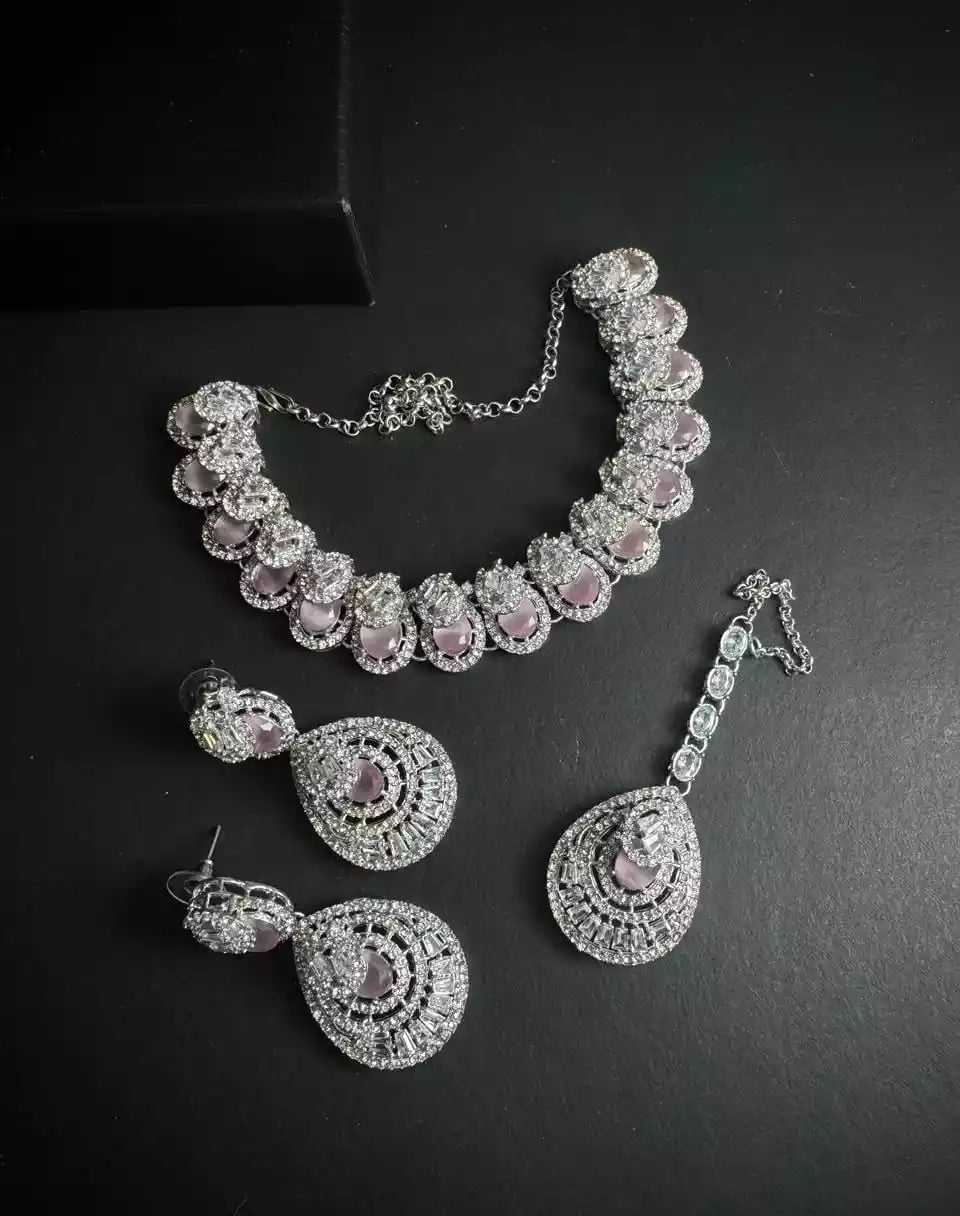 Zircon necklace set with teeka