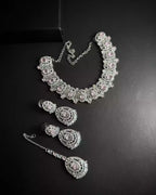 Zircon necklace set with teeka