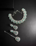Zircon necklace set with teeka