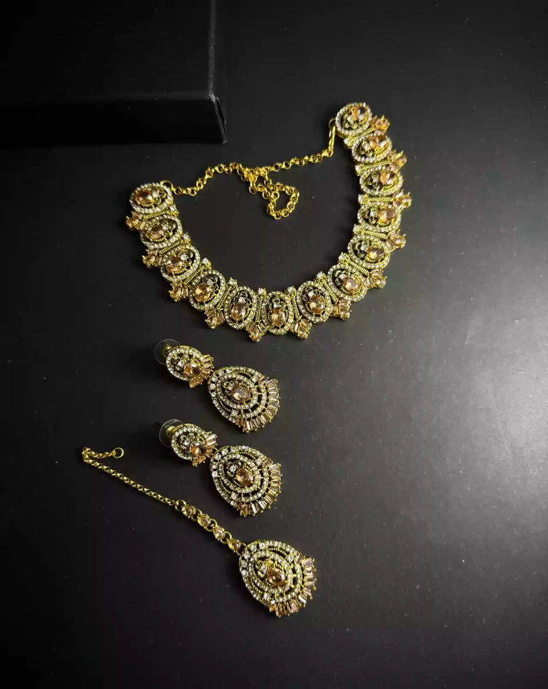 Zircon necklace set with teeka