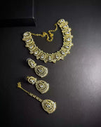 Zircon necklace set with teeka