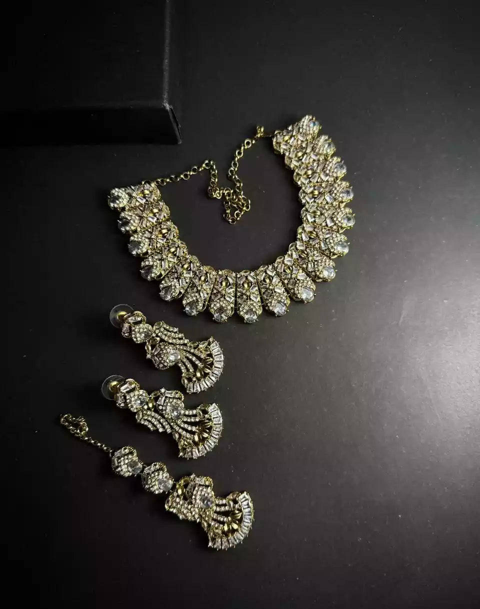 Zircon necklace set with teeka Main image