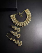 Zircon necklace set with teeka