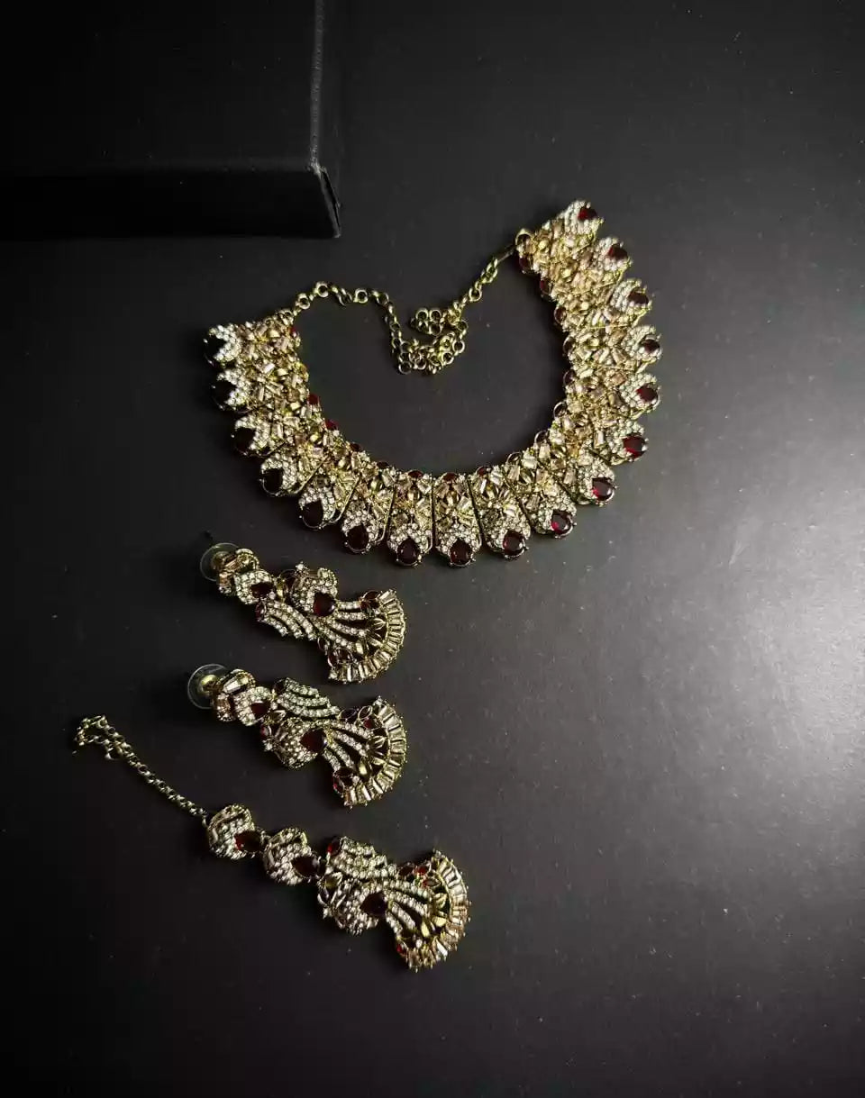 Zircon necklace set with teeka