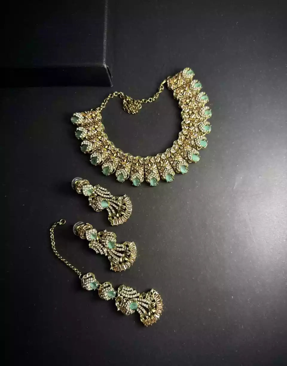Zircon necklace set with teeka