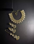 Zircon necklace set with teeka