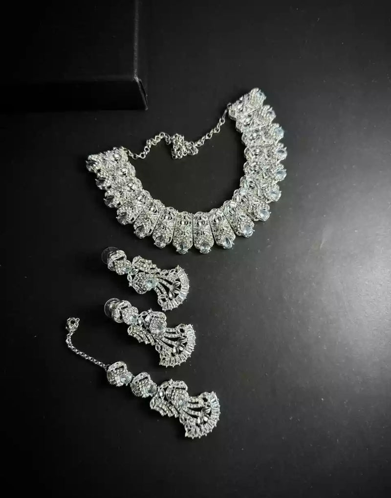 Zircon necklace set with teeka