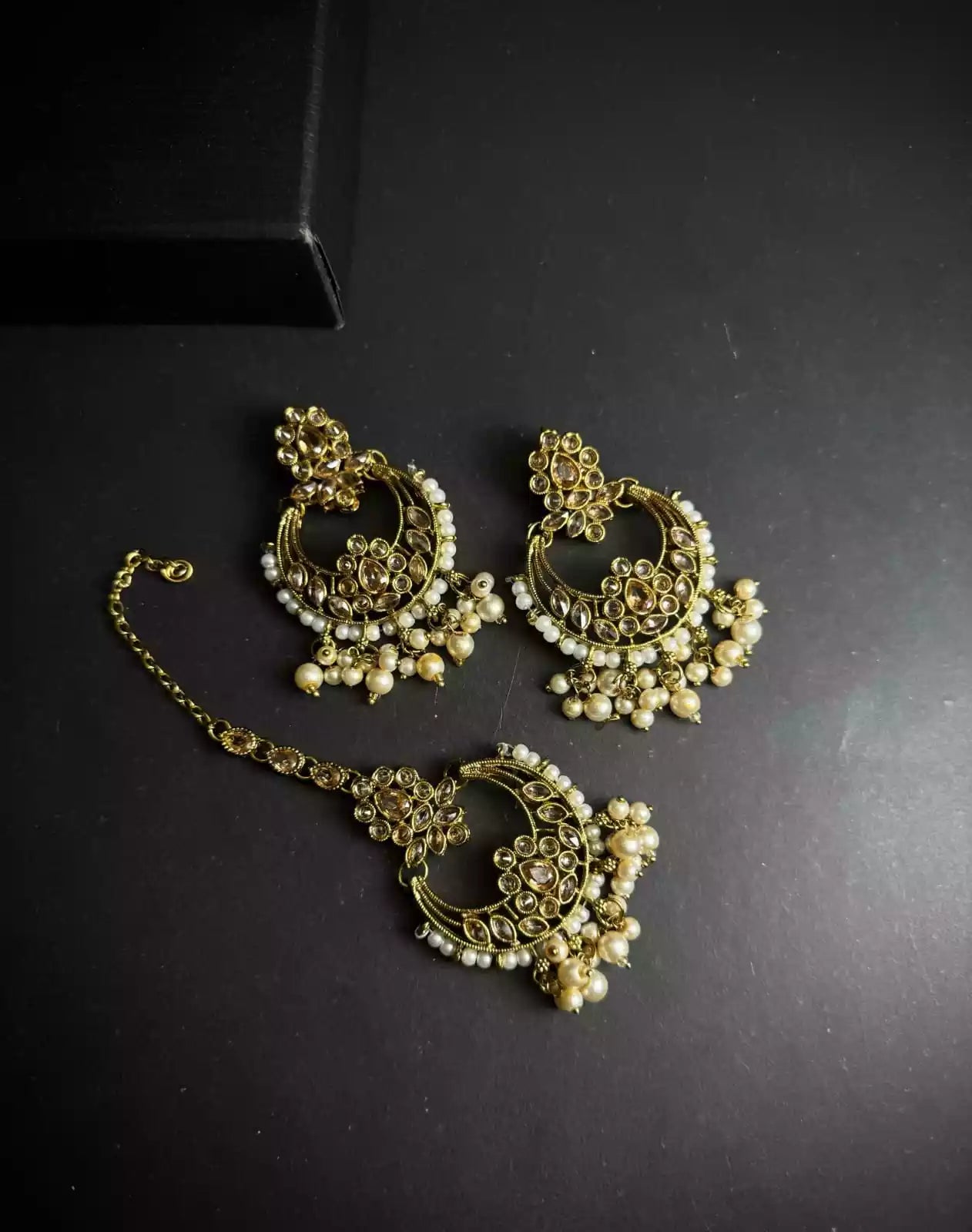 Chand baali earrings teeka Secondary image