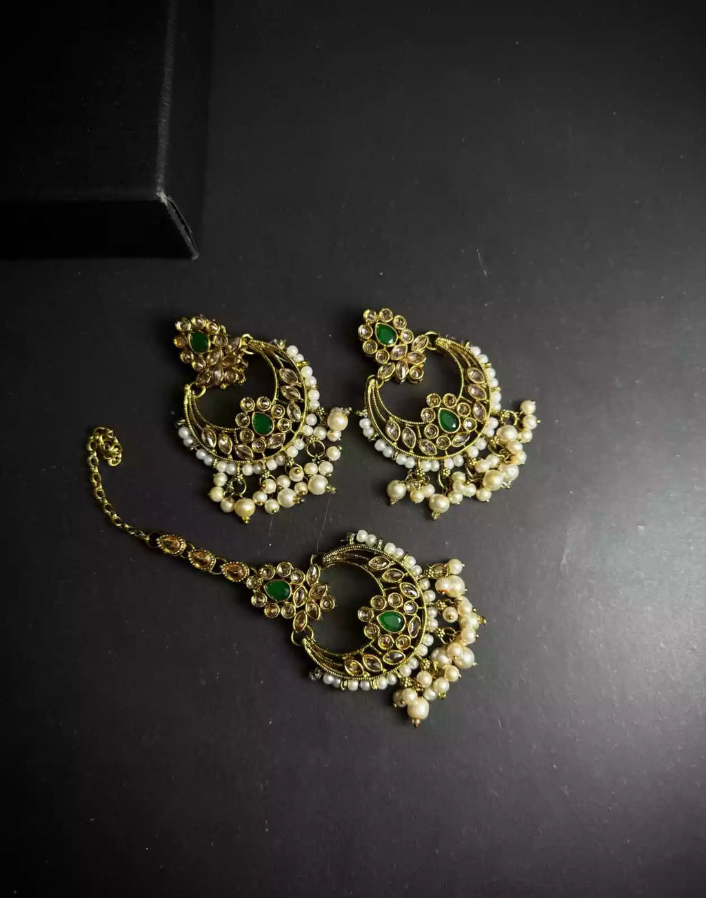 Chand baali earrings teeka