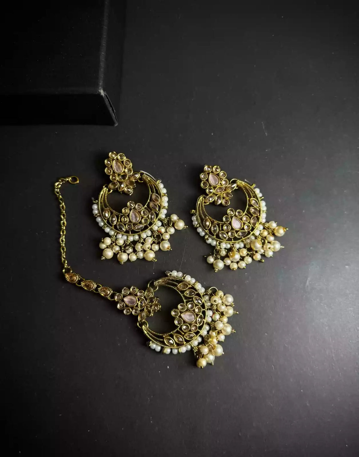Chand baali earrings teeka