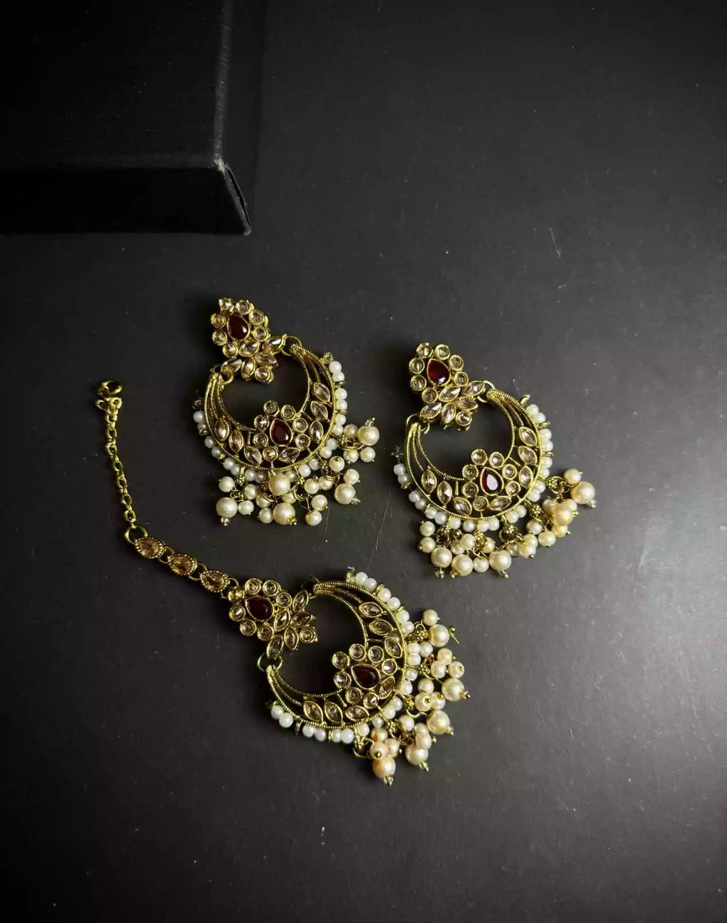 Chand baali earrings teeka