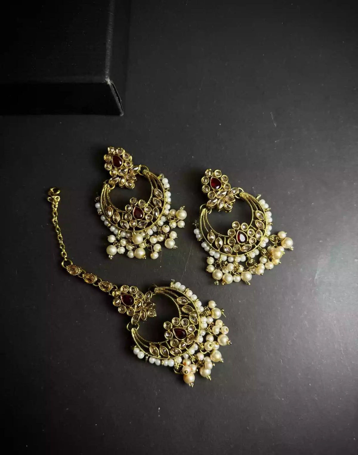 Chand baali earrings teeka