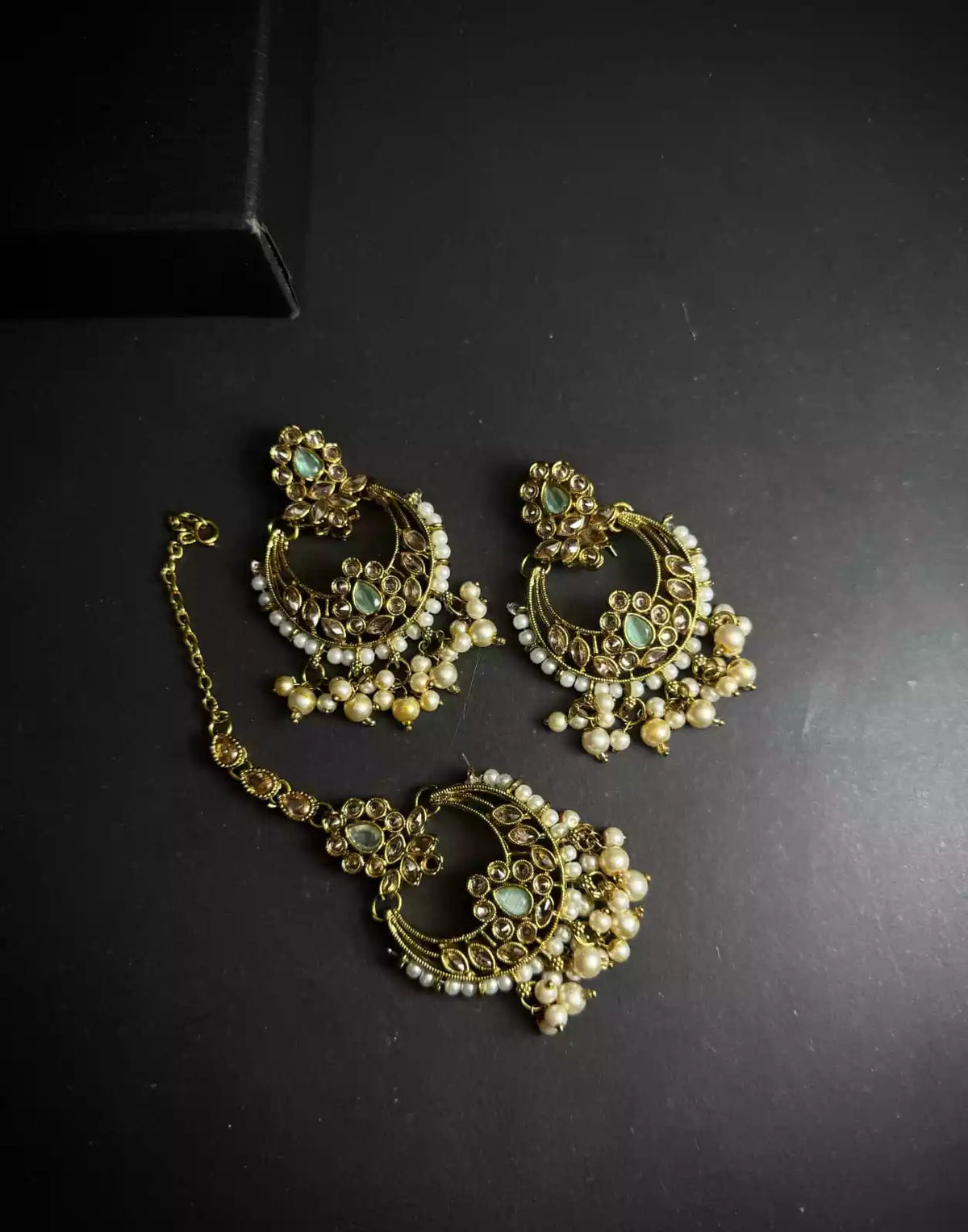Chand baali earrings teeka