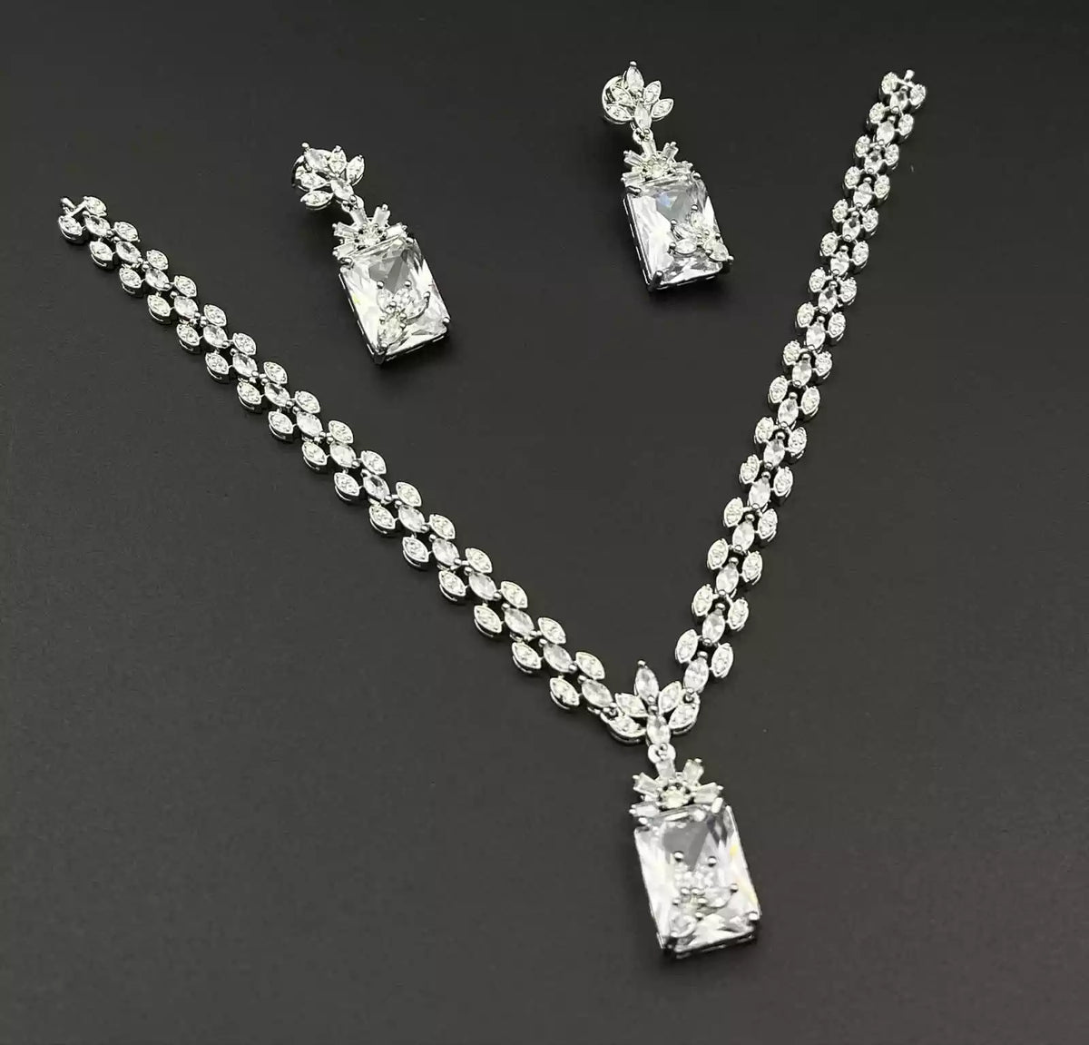 Elegant zircon necklace set