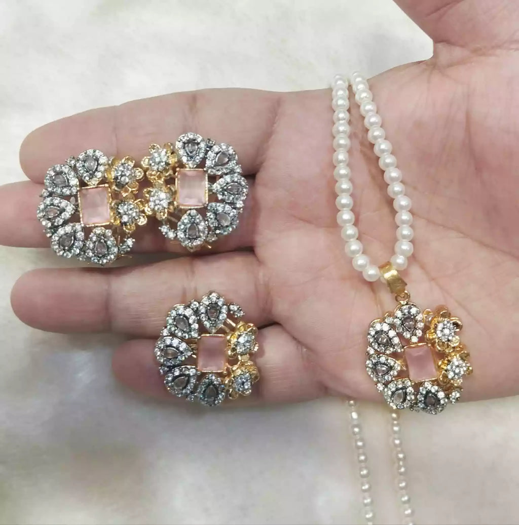 Zircon pendant set with ring