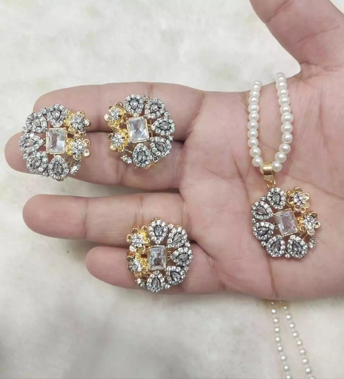 Zircon pendant set with ring