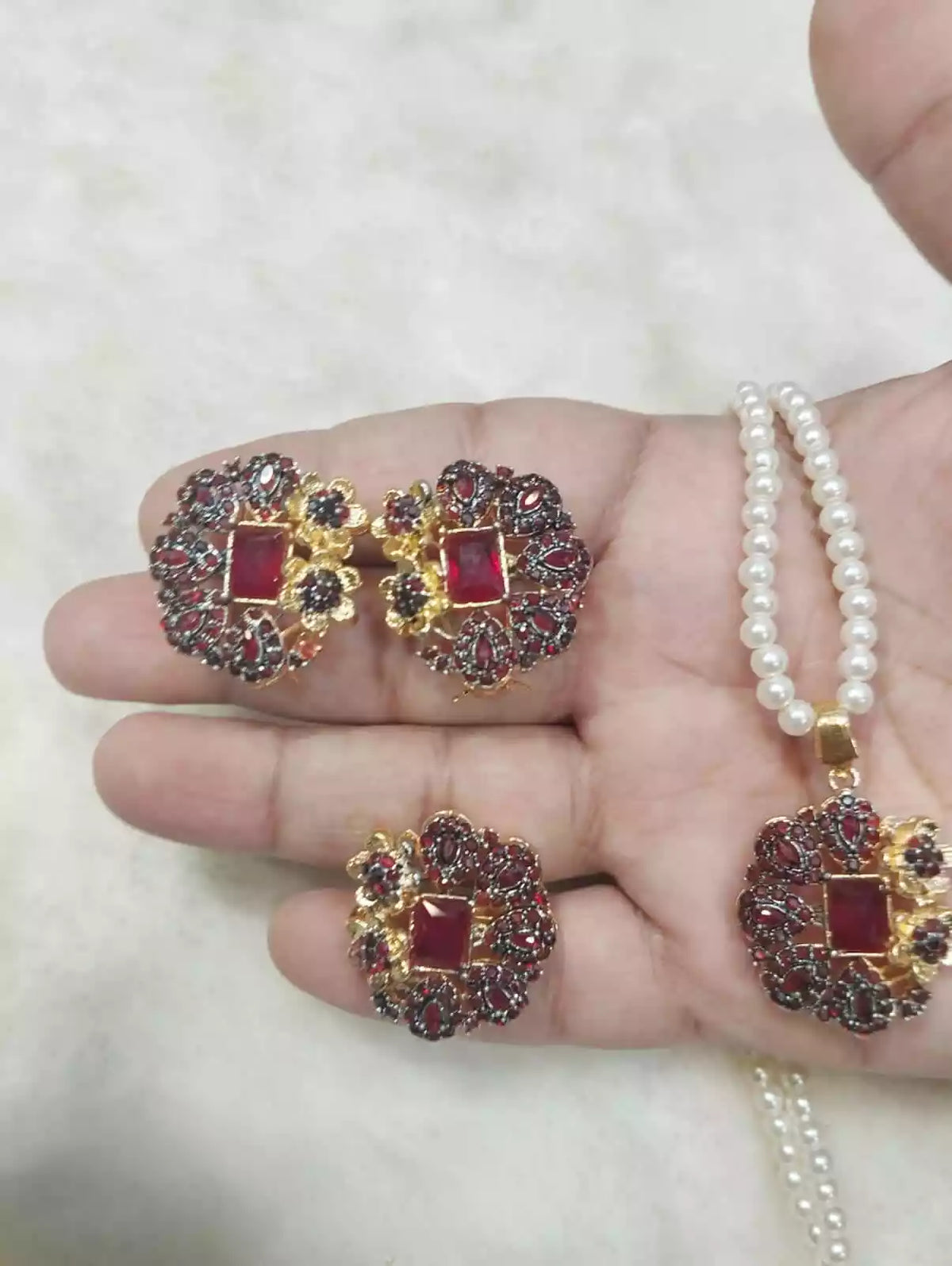 Zircon pendant set with ring