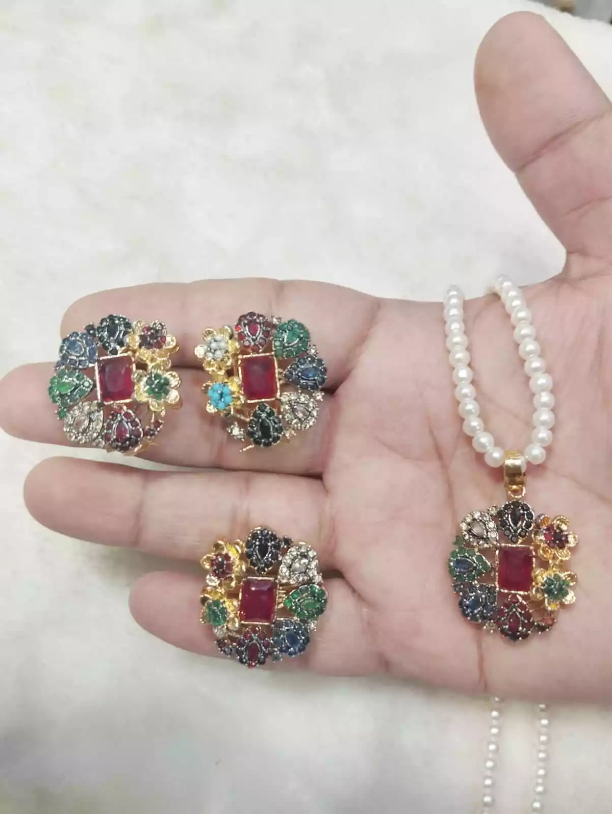 Zircon pendant set with ring