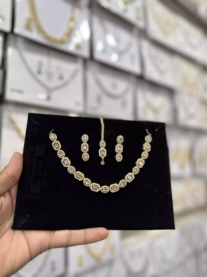 Zircon necklace set with teeka